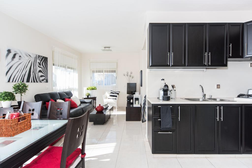 Apartment Spacious Duplex With Terrace 3-min From The By Sea N' Rent Tel Aviv